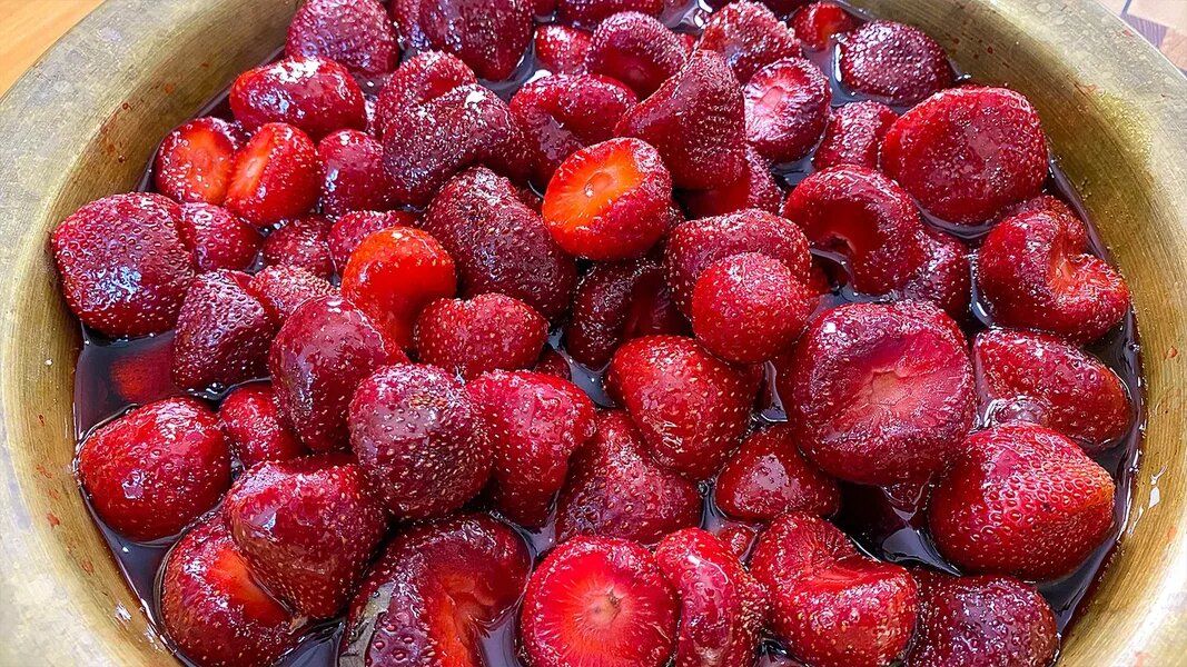 Необычное клубничное варенье: секреты и советы