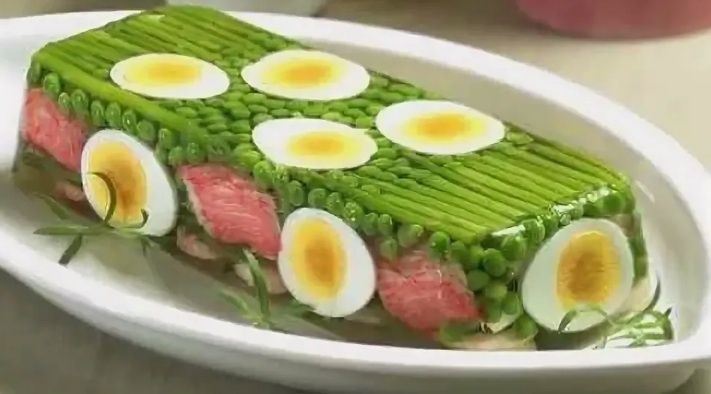 Нежное заливное из рыбы для праздничного стола